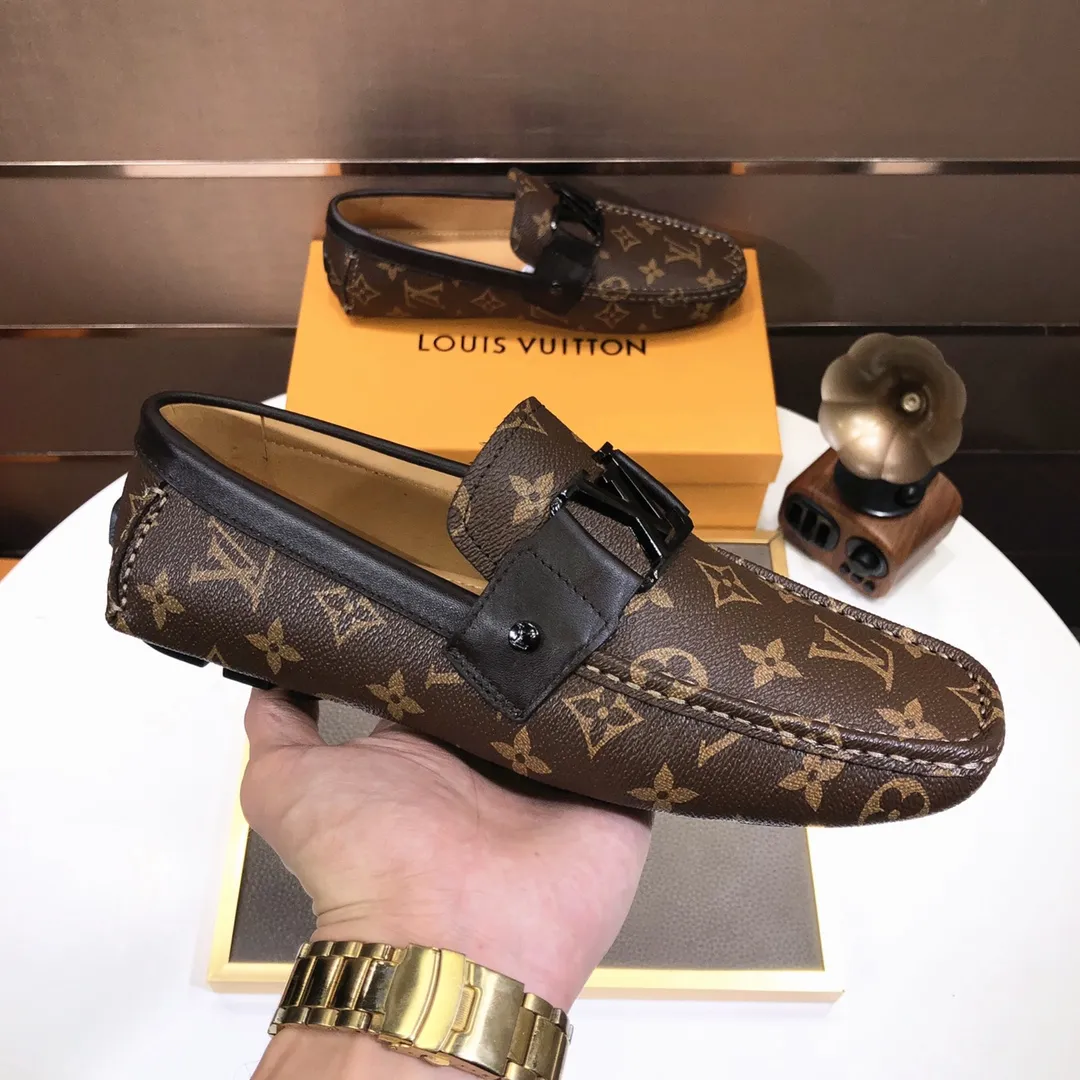 Men's men's shoes 💰420💰 [LV Doudou shoes] (water-dyed cowhide lining) new model is on the market, available on the official website. The new Doudou shoes are processed into single-color materials, and the uppers are made of imported cowhide material. The body of the shoe is fully hemmed with mark thread, and is lined with imported original cowhide leather. The elegant shoe shape is super suitable for all-matching, and the size is 38-44.